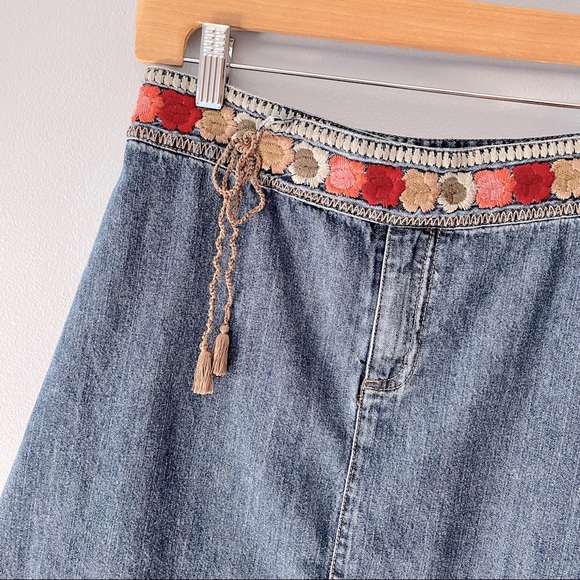 DKNY Jeans Denim Embroidered A-Line Skirt - Picture 5 of 9